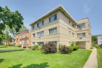 Convenient Skokie Condo - Walk to Train! Hotels near T-Mobile