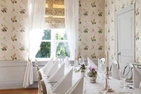 Krusenberg Herrgård Отели в г. Knivsta