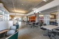 MacEwan University Residence - キッチン
