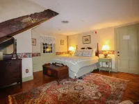 The Nutmeg Inn Hotels in Meredith