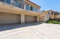 Charming Retreat on West Quince Street 2 Bedroom Condo by Redawning
