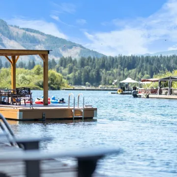 Cowichan Lake Cottages -Riverside
