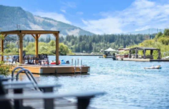 Cowichan Lake Cottages -Riverside