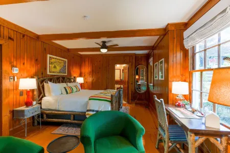 The Lodge on Lake Lure Отели в г. Купер Гэп