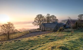 The Barn at Hill House - Housity