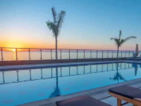 Waves Hotel Hotels in Umluj