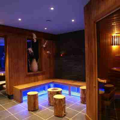 Hôtel et SPA Les Clarines Fitness & Recreational Facilities