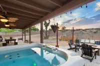 Alana House - Pool, Hot Tub, BBQ, Fire Pit + Walk to Hikes! 4 Bedroom Home by RedAwning 約書亞樹村住宿飯店