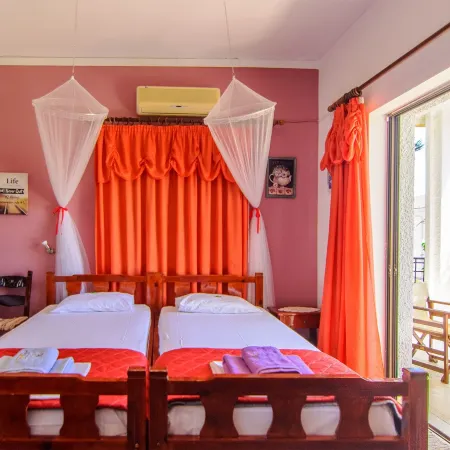 Savas Rooms