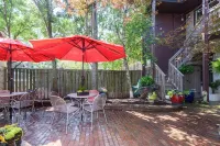 House 5863- Chicago's Premier Bed and Breakfast