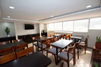 Hotel Plaza Victoria - breakfast