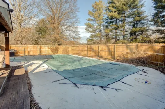 Spacious Tranquility with Private Pool 4 Bedroom Home by RedAwning