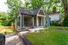 NEW Renovated Home Mile from Mercedes Benz