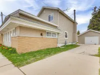 1 Mi to Shore: Lake Michigan Retreat w/ Game Room! Hotels in Two Rivers