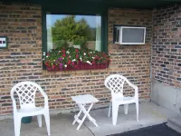Chateau Lodge - parking