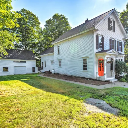 Walk to Lake & Downtown: Hot Tub and Game Room