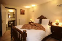 La Cour du Bailli Suites & Spa Hotels in Saint-Hippolyte