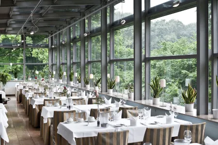 Schloss Berge Отели рядом с достопримечательностью «Kongressaal Jehovas Zeugen»