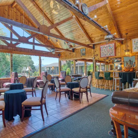 Piazza's Pine Cone Inn