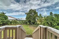 Hawaiian Hideaway w/ Yard < 2 Miles to Hilo Bay!