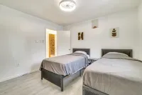 Inviting Pocono Mtn Retreat < 7 Mi to Slopes! - Country Houses