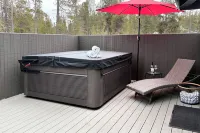 Modern Sunriver Home w/ Hot Tub: Ski, Hike & Bike! - Spa