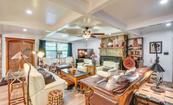 Whimsical Athens Home - 3 Mi to Sanford Stadium