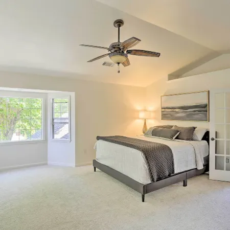 Redding Getaway w/ Hot Tub & Outdoor Kitchen!