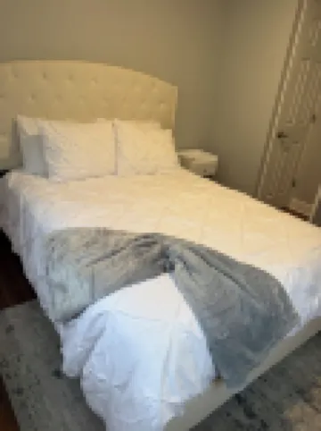 3-bedroom duplex apartment in lovely Stroudsburg by Main Street. 斯特勞茲堡酒店