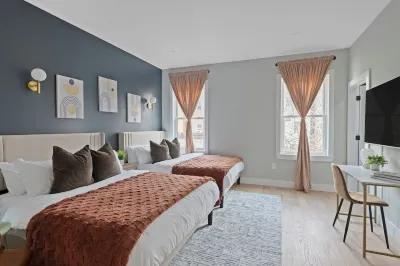 Cozy 3BR Transit-friendly Home PATH&Bus Retro game