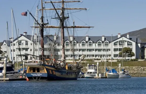 半月灣港海洋及水療酒店