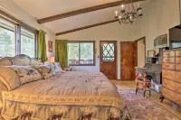 Walk to Town: Updated Frisco Cabin w/ 2 Decks! - balcón