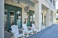Marina & Beach Club Access: Condo in Southport - Balkon