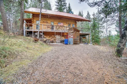 Roots Rustic Retreat Tree-Lined Cabin in McCall - Spa