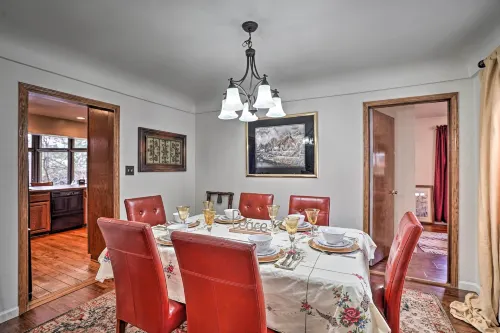 평온한 강가의 피난처 w/ 온수 욕조 & 전망!