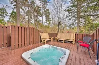 Hot Tub: 'Little Bear's Pond' Broken Bow Cabin