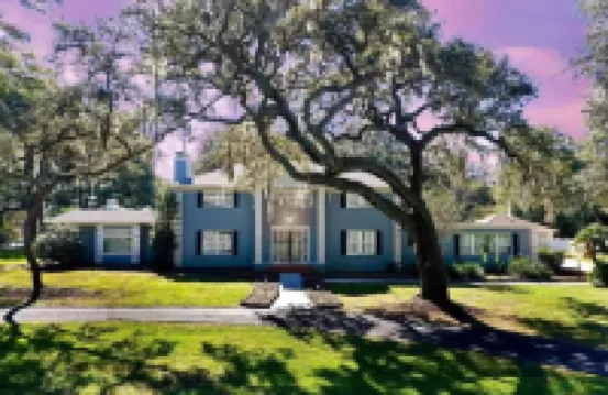 Executive 5 Bedroom Pool Home, Dade City!
