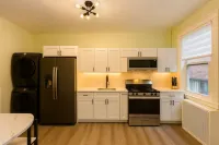 Spacious 2BR APT Multiple Fireworks Shows Just Mins Away! Hotels in North Bergen