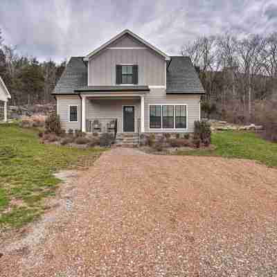 Wooded Escape w/ Beautiful Backyard + Mtn Views! Hotel Exterior