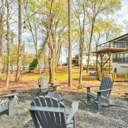 LakeLanier, Luxury, Lakefront, Boating, Hot Tube, Games, Family, Friends, Hiking