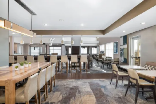 Residence Inn Champaign Отели рядом с достопримечательностью «Парк Хессел»