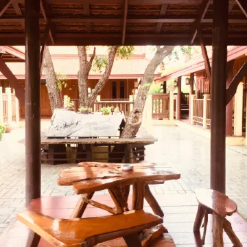 Luang Chumni Village Отели рядом с достопримечательностью «Железнодорожная станция Аютхаи»