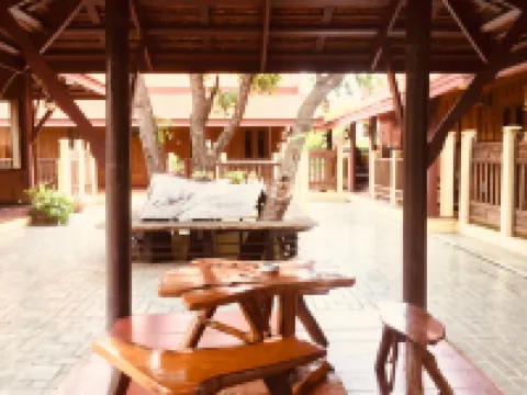 ルアン チャムニ ヴィレッジ バーンホランダ周辺のホテル