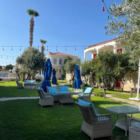 Alaroof Hotel  ( +15 )