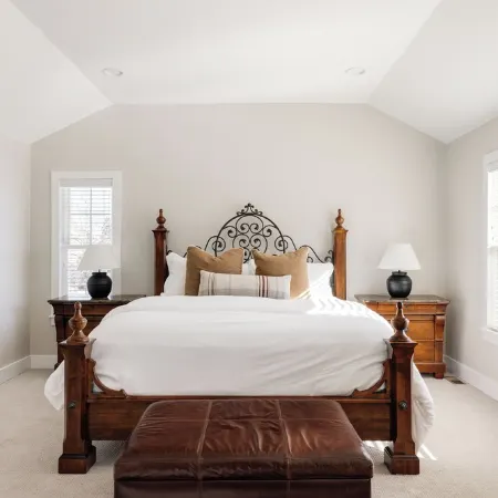 Nest out west in this professionally designed 2 BD/3 BA townhome. Sleeps 6.