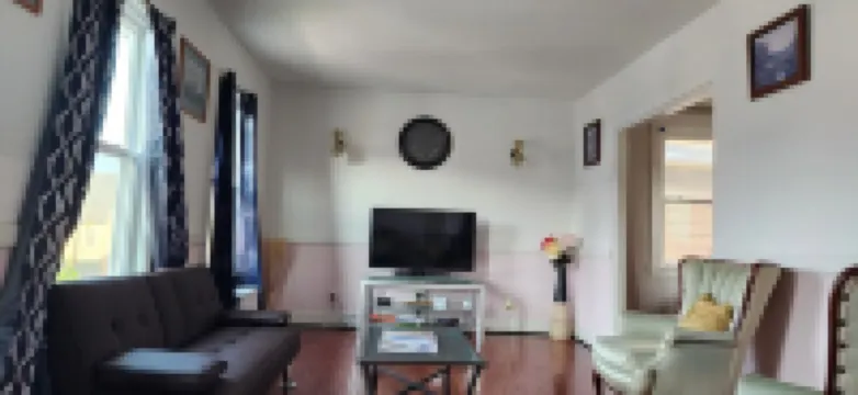 Cozy 3-bedroom house in charming Buffalo with WiFi, AC