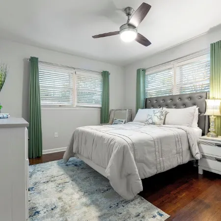 Serenity Spot- Charming 3-bedroom house 20 minutes from the Airport.