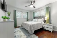 Serenity Spot- Charming 3-bedroom house 20 minutes from the Airport.