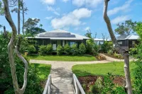 The Bungalows Hotels in Tully