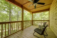 Private Hot Tub, Yard Pet-Friendly Whittier Cabin - 3 tähden